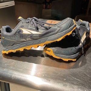 Altra Lone Peak 4.5  trail running shoes